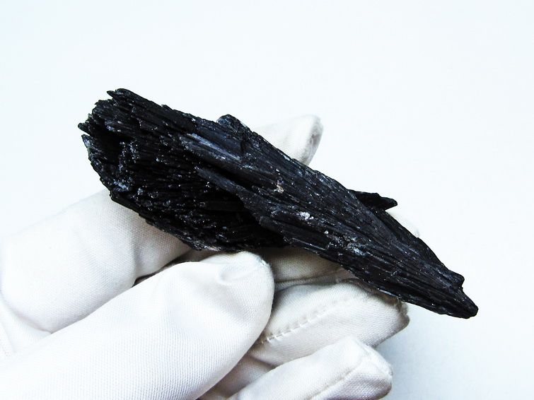 ブラック カイヤナイト 原石 一点物 171-7589
