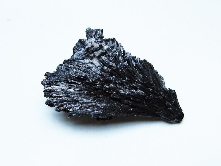 ブラック カイヤナイト 原石 一点物 171-7590