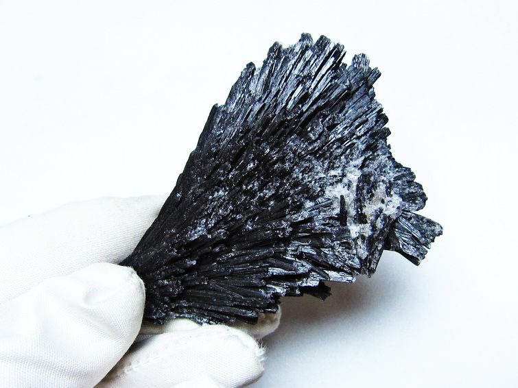 ブラック カイヤナイト 原石 一点物 171-7590