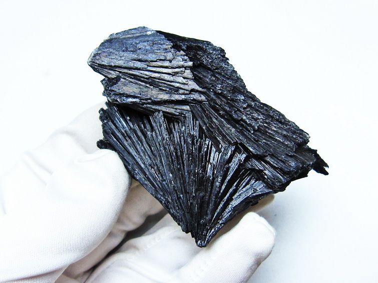 ブラック カイヤナイト 原石 一点物 171-7592