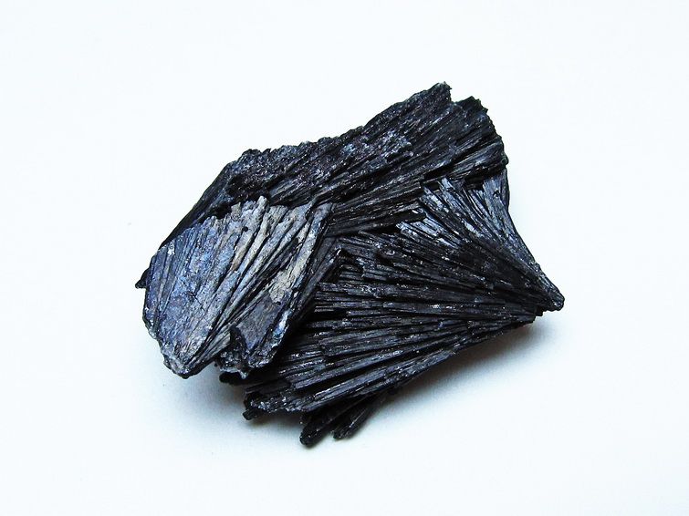 ブラック カイヤナイト 原石 一点物 171-7592