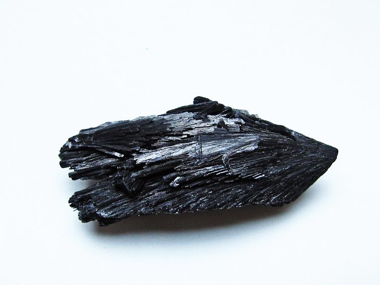 ブラック カイヤナイト 原石 一点物 171-7595