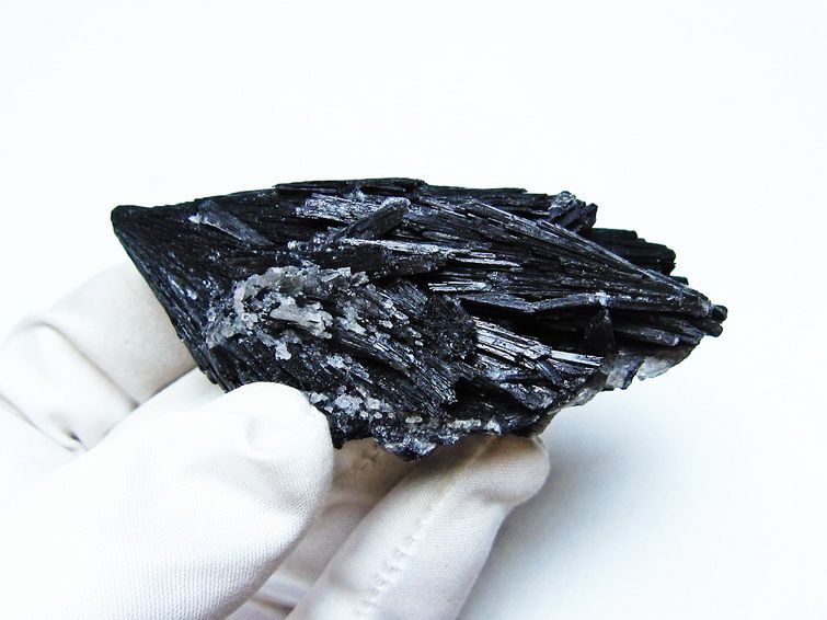 ブラック カイヤナイト 原石 一点物 171-7595