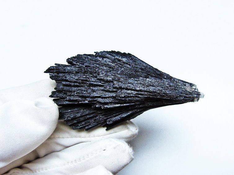 ブラック カイヤナイト 原石 一点物 171-7599