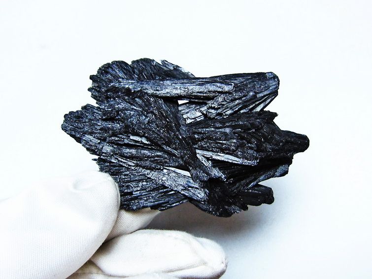 ブラック カイヤナイト 原石 一点物 171-7600