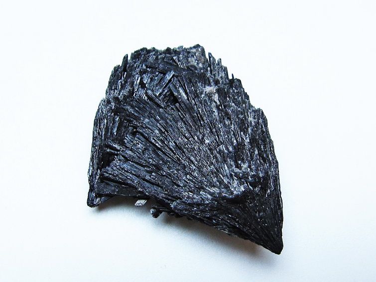 ブラック カイヤナイト 原石 一点物 171-7601