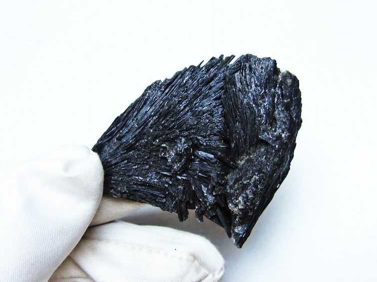 ブラック カイヤナイト 原石 一点物 171-7601