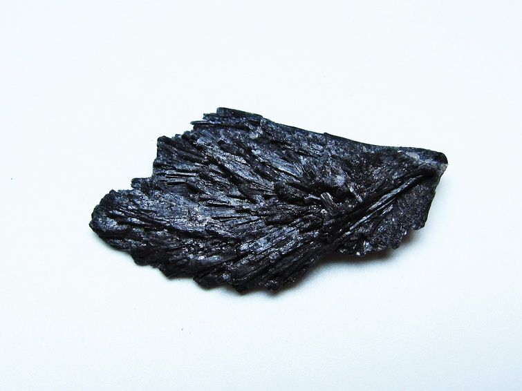 ブラック カイヤナイト 原石 一点物 171-7602