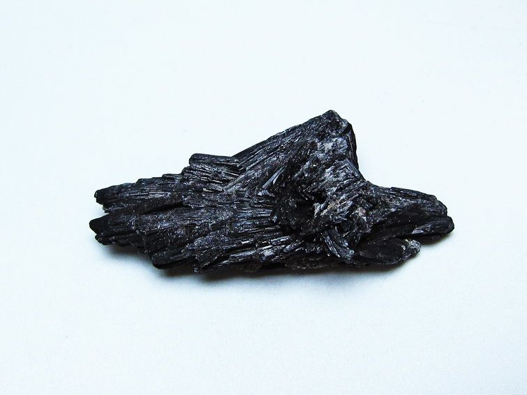 ブラック カイヤナイト 原石 一点物 171-7603