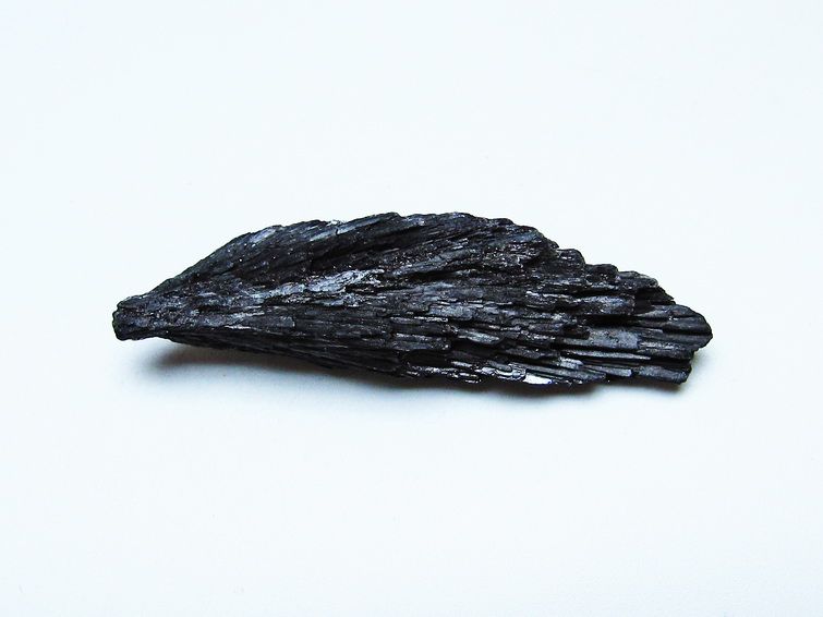 ブラック カイヤナイト 原石 一点物 171-7604