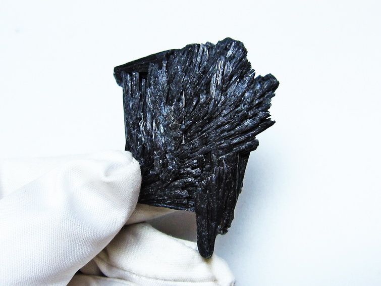 ブラック カイヤナイト 原石 一点物 171-7606