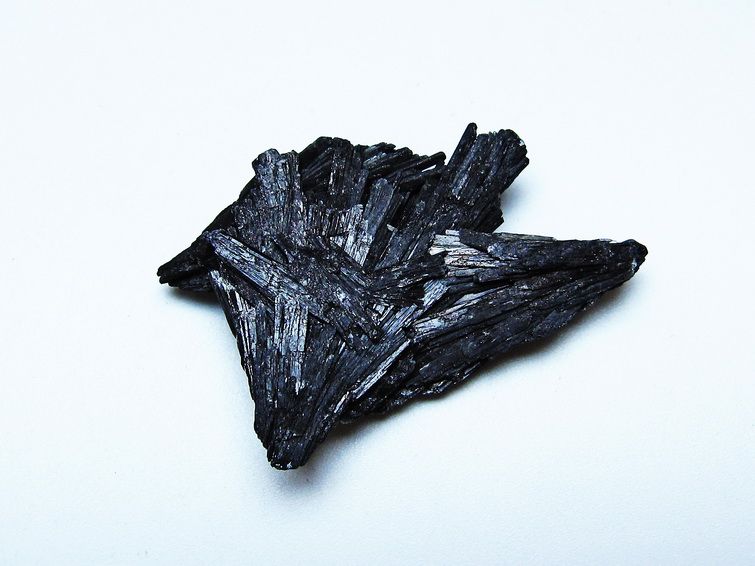 ブラック カイヤナイト 原石 一点物 171-7607