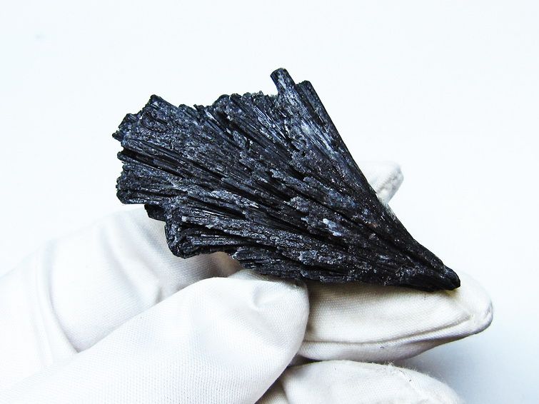 ブラック カイヤナイト 原石 一点物 171-7609