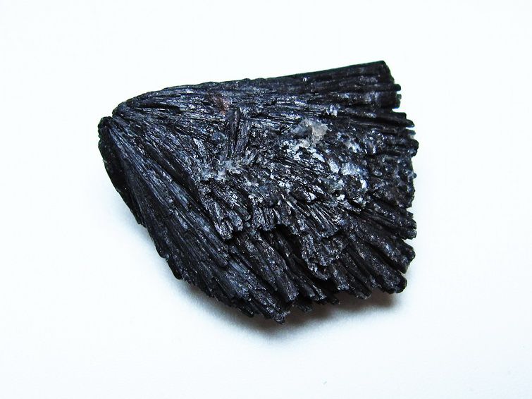 ブラック カイヤナイト 原石 一点物 171-7616