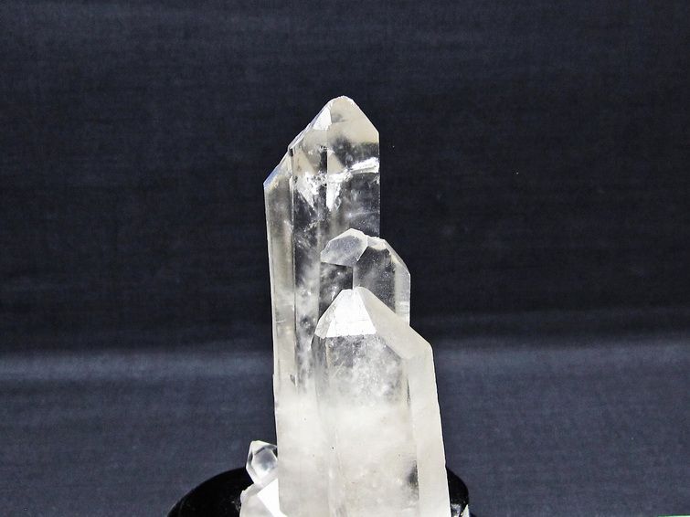 水晶 クラスター マダガスカル産 台座付属 水晶 原石 一点物 172-4335