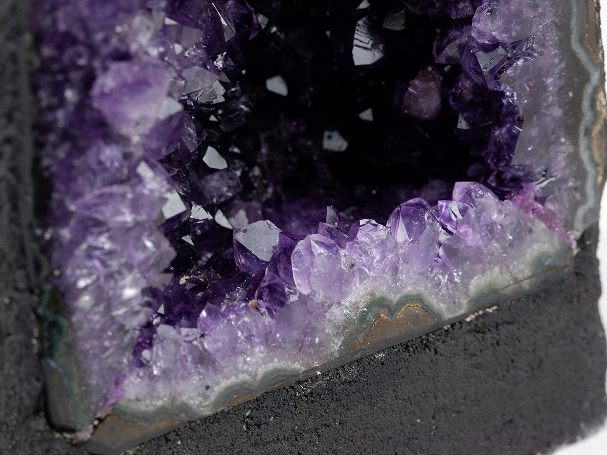 アメジストドーム 1.8Kg ウルグアイ産 ジオード カペーラ amethyst 一点物 174-2175