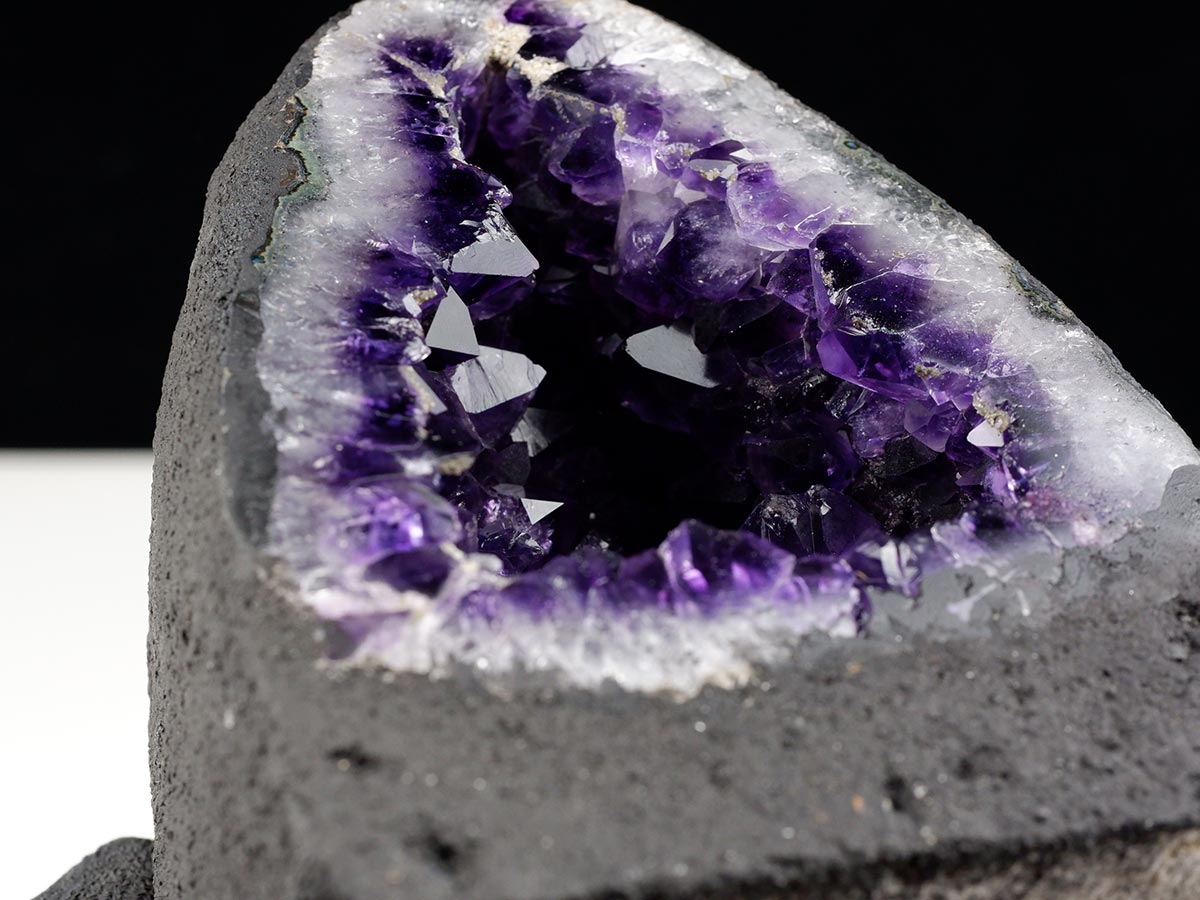 アメジストドーム 2.1Kg ウルグアイ産 ジオード カペーラ amethyst 一点物 174-2182