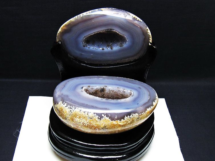 2.3Kg トレジャーメノウ アゲート 台座付属 原石 置物 一点物 175-1429