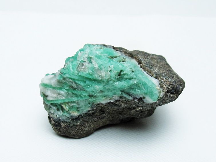 エメラルド 原石 一点物 181-3918