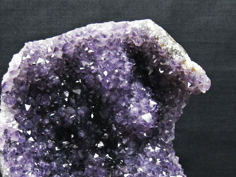 1.9Kg アメジスト クラスター ウルグアイ産 アメジスト 原石 amethyst 台座付属 花型 一点物 182-6475