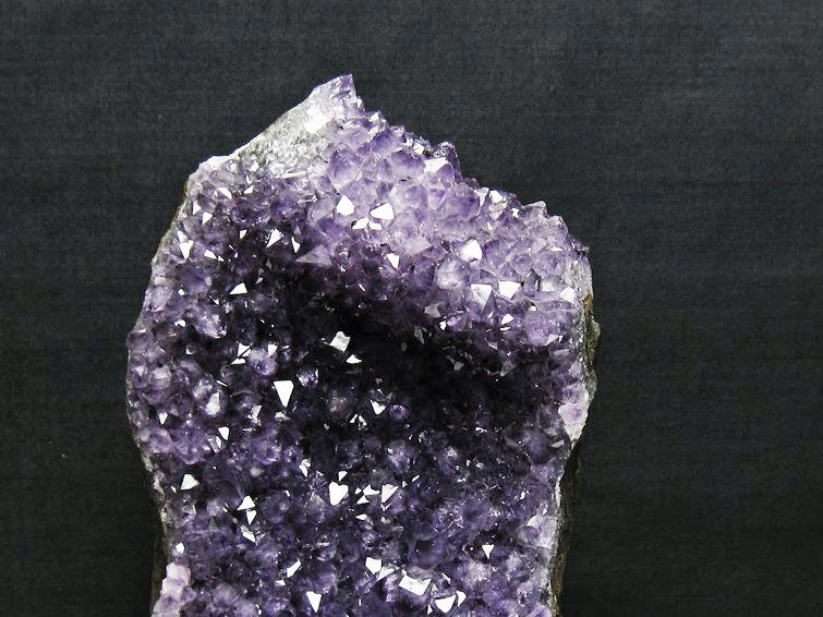 1.6Kg アメジスト クラスター ウルグアイ産 アメジスト 原石 amethyst 台座付属 花型 一点物 182-6482