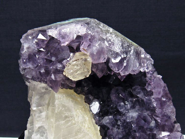 1.4Kg アメジスト クラスター ウルグアイ産 アメジスト 原石 amethyst 台座付属 カルサイト付き 一点物 182-6983