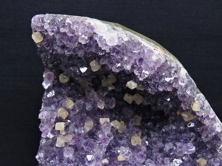 1.9Kg アメジスト クラスター ウルグアイ産 アメジスト 原石 amethyst 台座付属 カルサイト付き 花型 一点物 182-7087