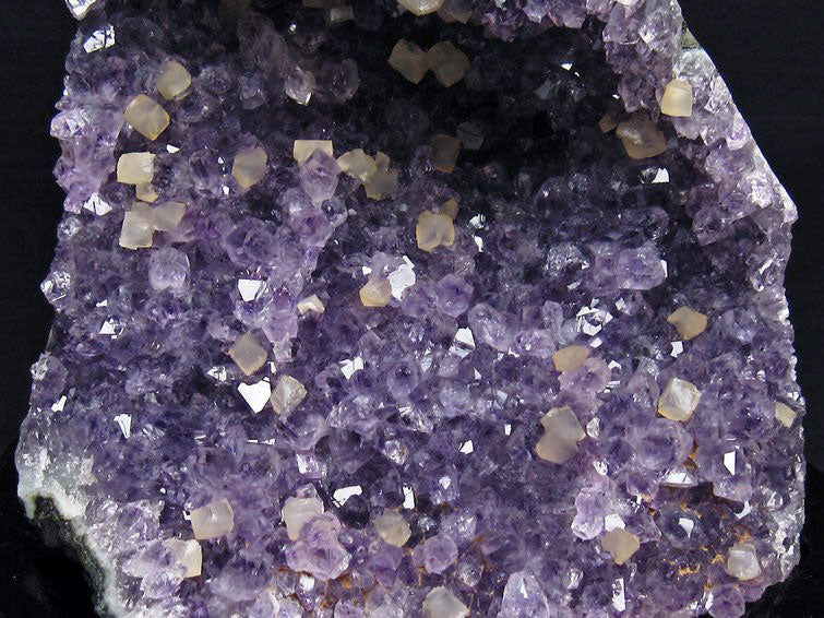 1.9Kg アメジスト クラスター ウルグアイ産 アメジスト 原石 amethyst 台座付属 カルサイト付き 花型 一点物 182-7087