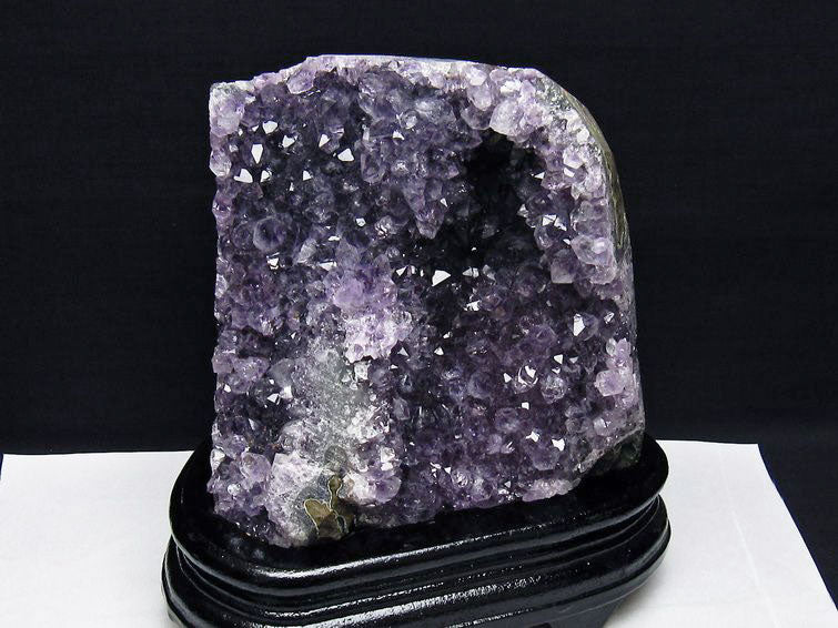 1.9Kg アメジスト クラスター ウルグアイ産 アメジスト 原石 amethyst 台座付属 花型 一点物 182-7089