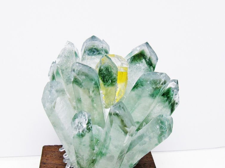 緑水晶 クラスター 原石 置物 台座付属 一点物 182-7345