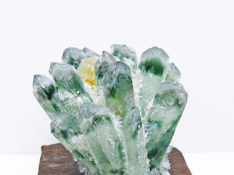 緑水晶 クラスター 原石 台座付属 一点物 182-7486