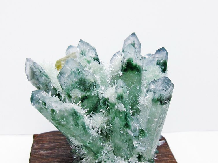 緑水晶 クラスター 原石 台座付属 一点物 182-7487