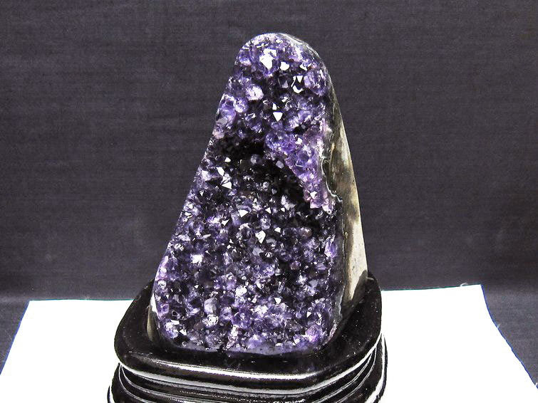 1Kg アメジスト クラスター ウルグアイ産 原石 amethyst 一点物 台座付属 182-8037