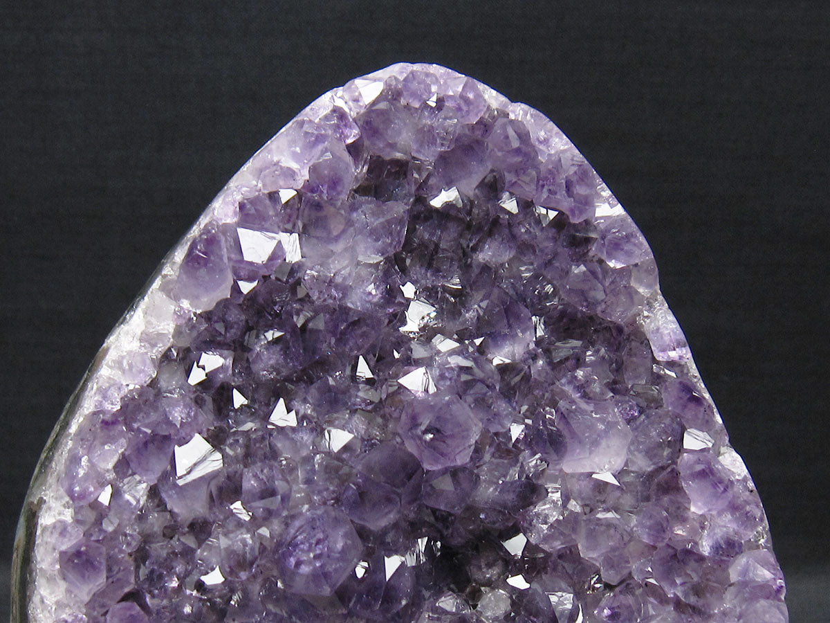 1Kg アメジスト クラスター ウルグアイ産 アメジスト 原石 amethyst 台座付属 一点物 182-8772