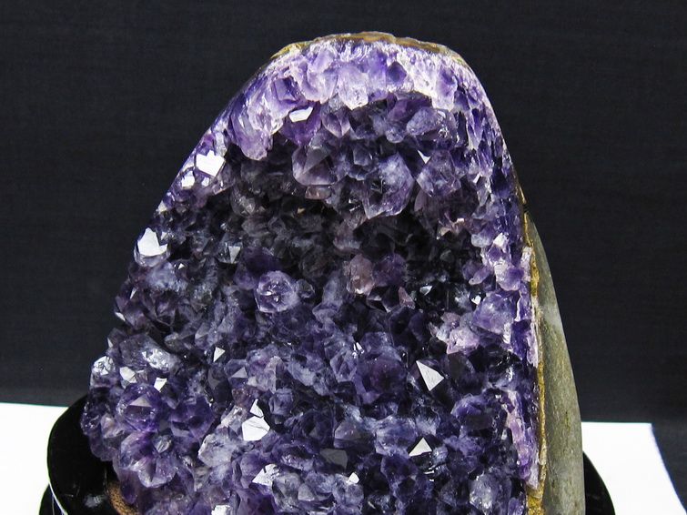 1.7Kg アメジスト クラスター ウルグアイ産 アメジスト 原石 amethyst 台座付属 一点物 182-8818