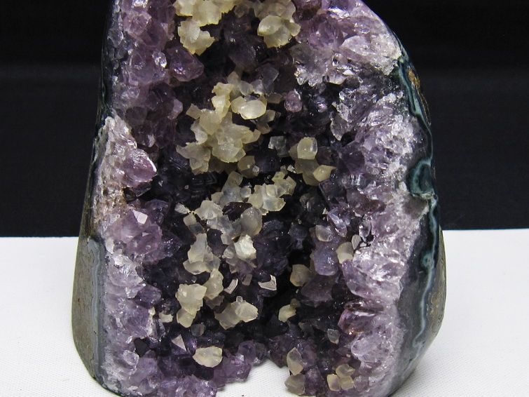 アメジスト クラスター ウルグアイ産 アメジスト 原石 amethyst カルサイト共生 一点物 182-8877