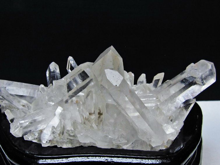水晶 クラスター マダガスカル産 台座付属 水晶 原石 一点物 182-9344