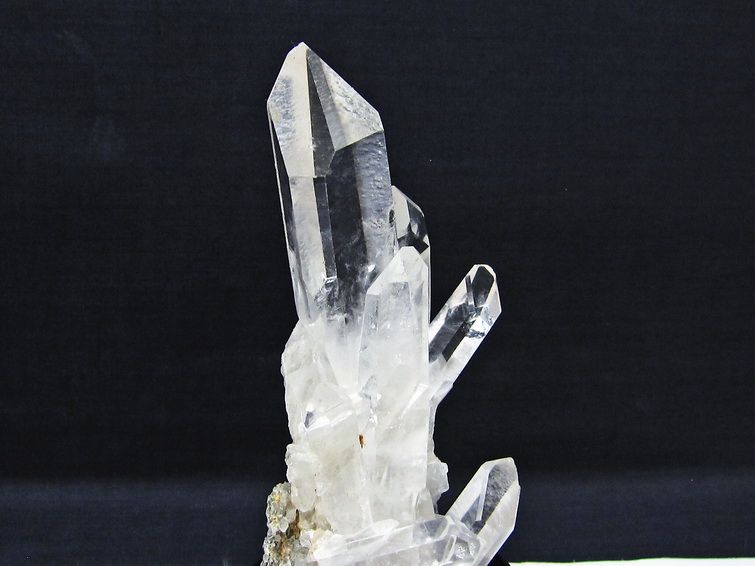 水晶 クラスター マダガスカル産 台座付属 水晶 原石 一点物 182-9374