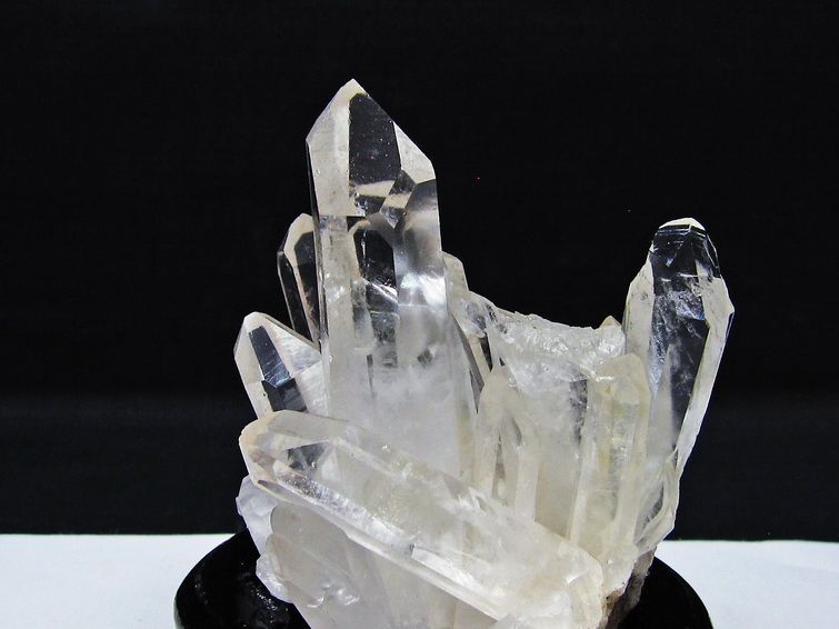 水晶 クラスター マダガスカル産 台座付属 水晶 原石 一点物 182-9398