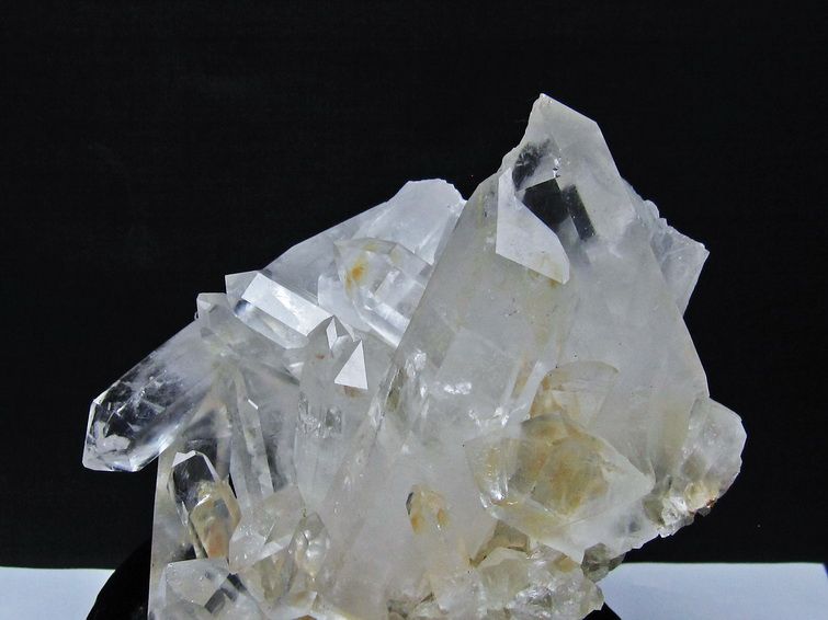 1.5Kg 水晶 クラスター マダガスカル産 台座付属 水晶 原石 一点物 182-9443