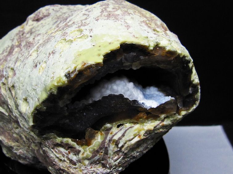 4.6Kg アゲート ジオード 原石 台座付属 191-715