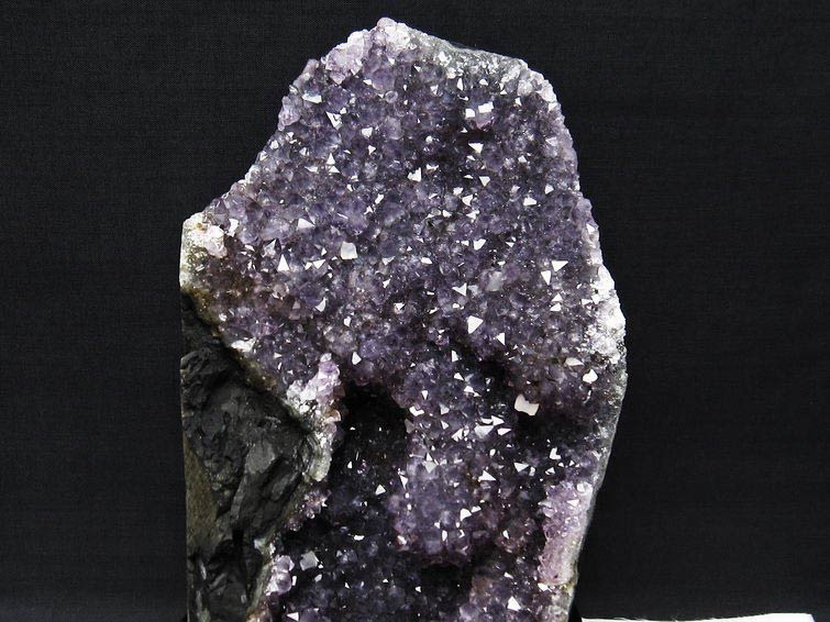 2.5Kg アメジスト クラスター ウルグアイ産 アメジスト 原石 置物 amethyst アメシスト 台座付属 カルサイト付き 花型 一点物 192-647