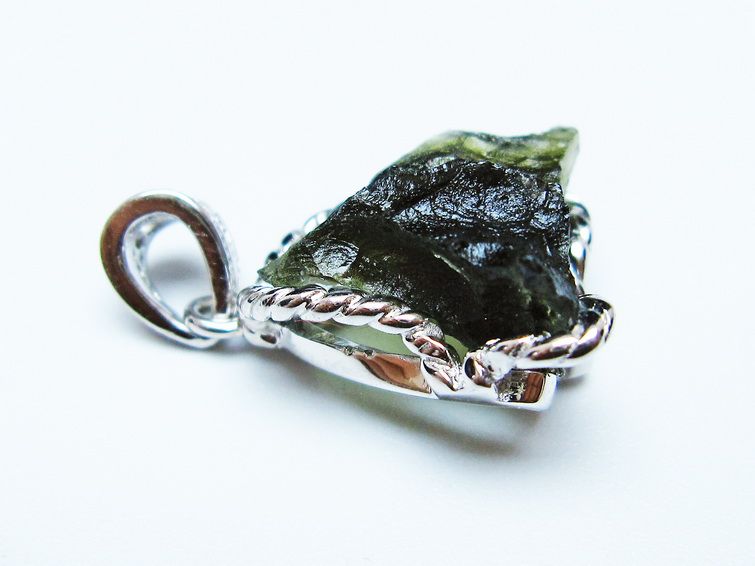 モルダバイト ペンダント 原石 ペンダントトップ 199-400