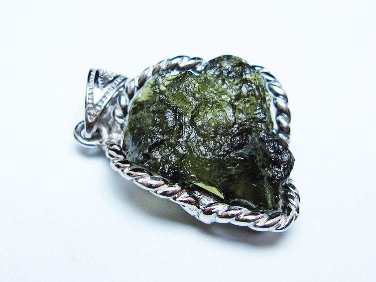 モルダバイト ペンダント 原石 ペンダントトップ 199-409
