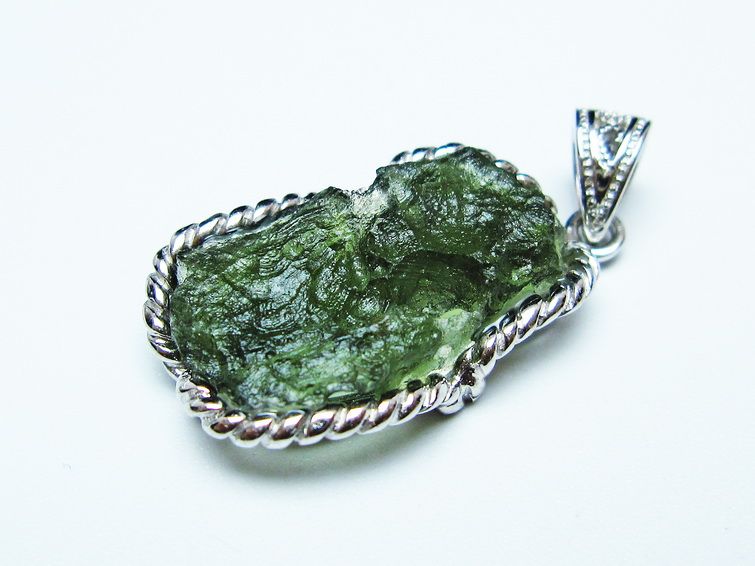 モルダバイト ペンダント 原石 ペンダントトップ 199-412