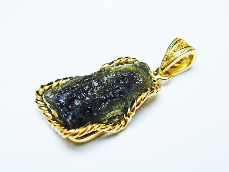 モルダバイト ペンダント 原石 ペンダントトップ 199-424