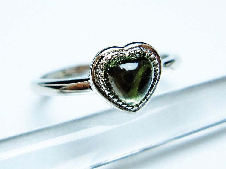 モルダバイト リング 指輪 ハート 12号 フリーサイズ 一点物 199-435