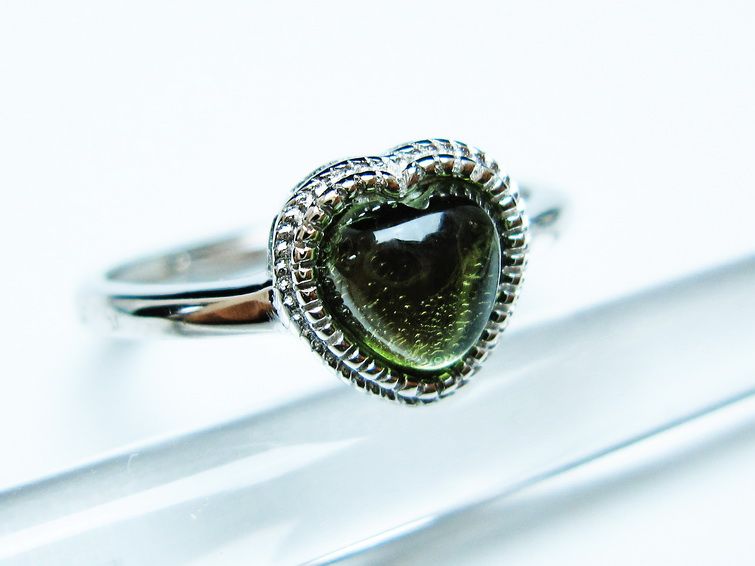 モルダバイト リング 指輪 ハート 13号 フリーサイズ 一点物 199-449