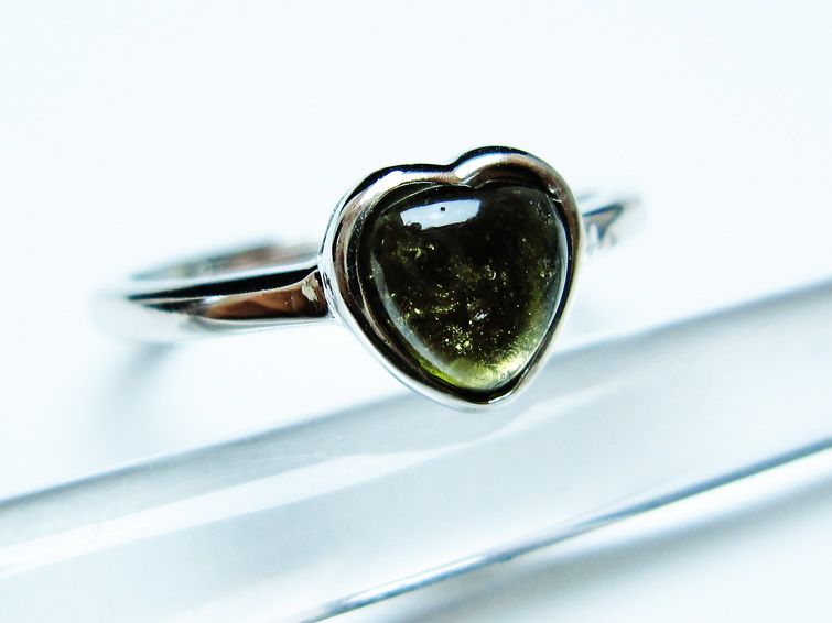 モルダバイト リング 指輪 ハート 12号 フリーサイズ 一点物 199-460