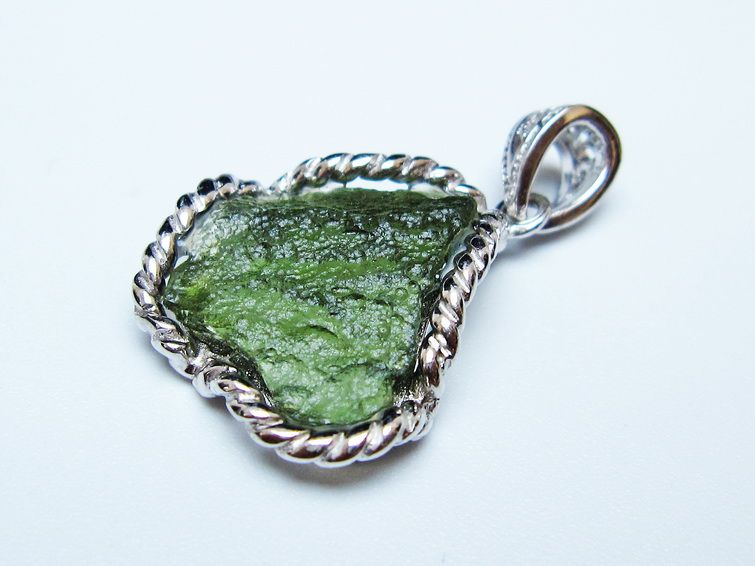 モルダバイト ペンダント モルダウ石 ペンダントトップ 原石 一点物 199-539 【sold out】